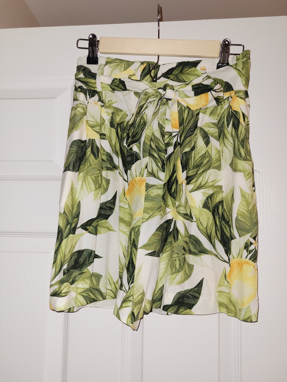 H&M White Shorts with Green Leaf and Yellow Lemon Print -NWT
